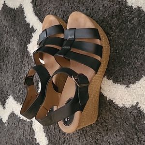 Clarks sz 8 black wedge sandals